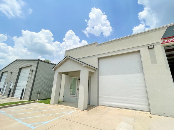 Climate Controlled Office Warehouse near I-12: 10221 Patriot Dr, Baton Rouge, LA 70816